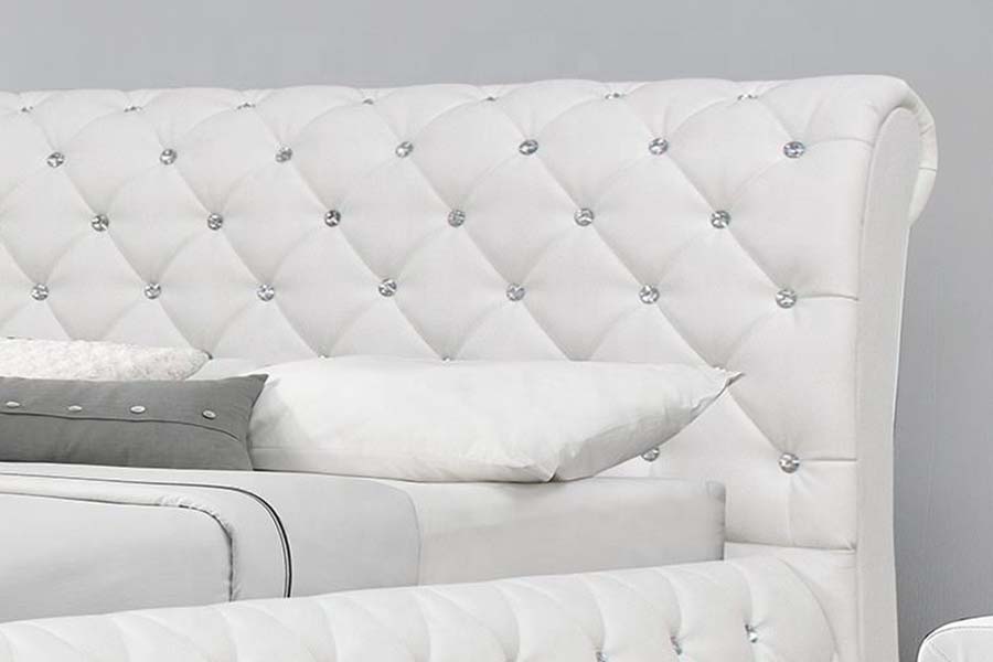 1586 White PU Leather Soft Wooden Frame Upholstered Bed