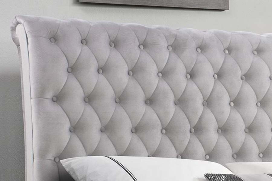 1563 Classical Sliver Sleigh Bed Upholstered Bed